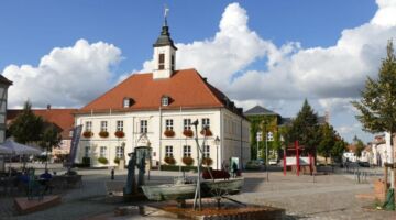 Angermünde Markt mit Rathaus
