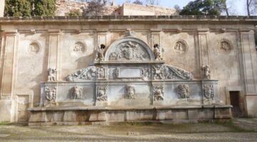 Brunnen am Tor der Justiz 23.01.22 Granada