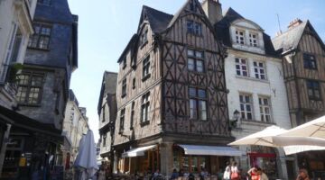 Tours Place Plumereau