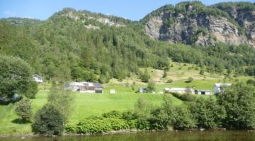 Steinsdalsfossen rechts Raudnos