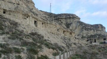 Arguedas Höhlenwohnungen