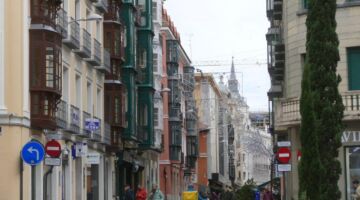 Valladolid Straße mit Holzbalkonen