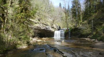 Wanderung Cascades-du-herisson Le Gour Bleu