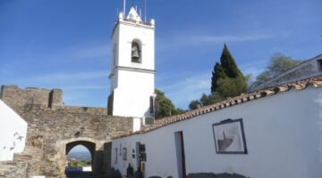 Monsaraz Stadttor und Uhrturm